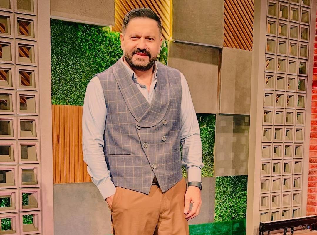 إدوارد يحذر زملاءه بعد تعرُّضه للنصب