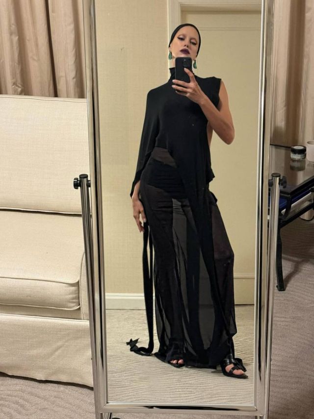 إيرينا شايك في صورة سيلفي