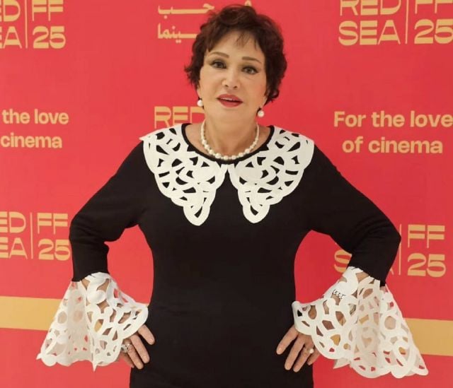 لبلبة تحذّر مُعجباً وإلهام شاهين تنفعل