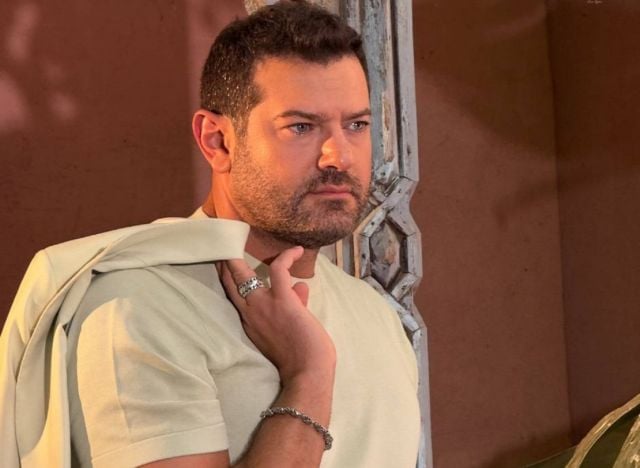 عمرو يوسف يتحدث عن عمله قبل الفن وقراره السفر الى أميركا (فيديو)