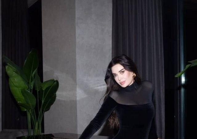 سيرين عبد النور  ساحرة بالمخمل الأسود من Elisabetta Franchi