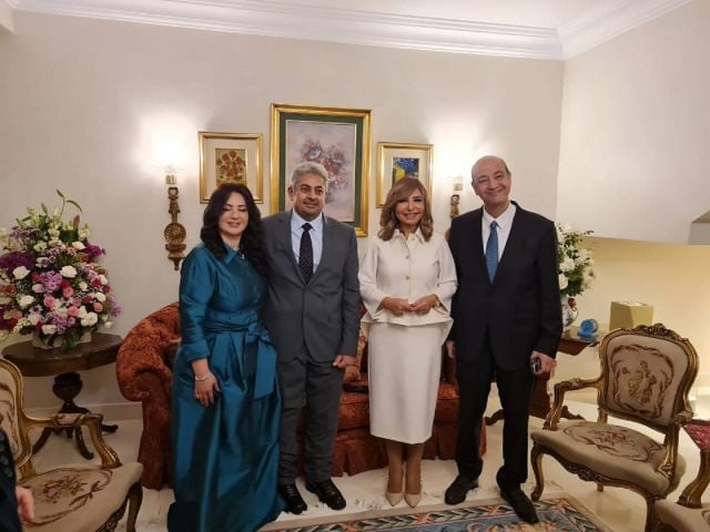 عمرو اديب ولميس الحديدي مع والدي العروس