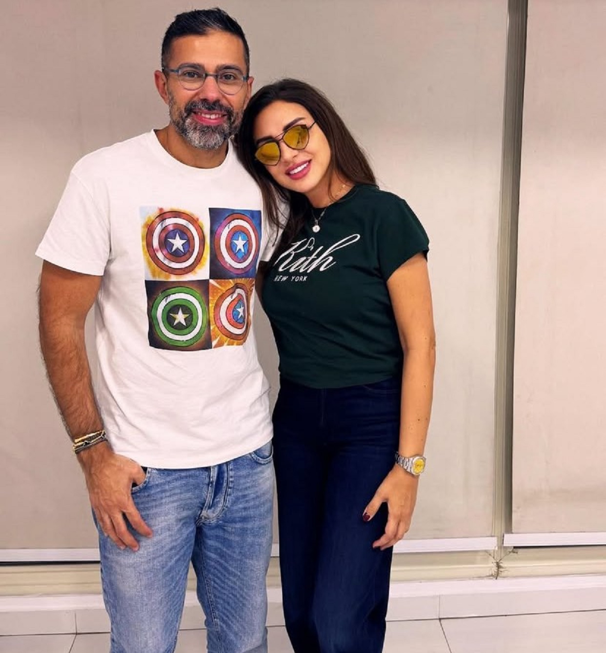 أنغام مع طبيبها المعالج