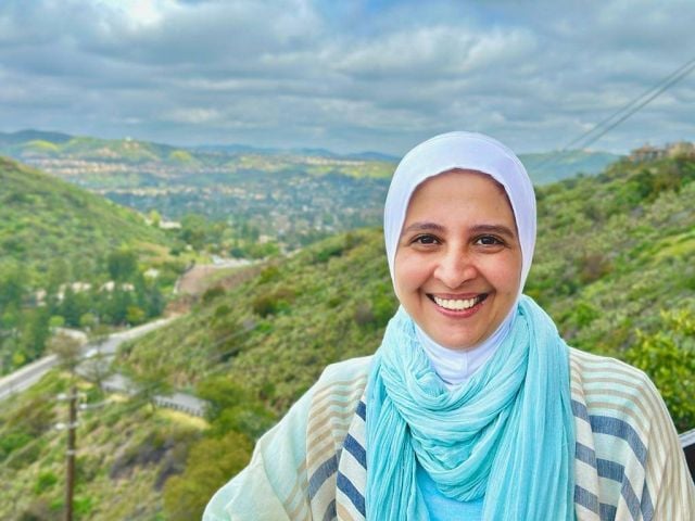 حنان ترك تقطع الطريق أمام الشائعات وتعلق على غيابها عن زفاف ابنها