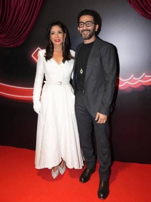 نجوم الفن يشيدون بمنى زكي في "الست" وأحمد حلمي أول الداعمين