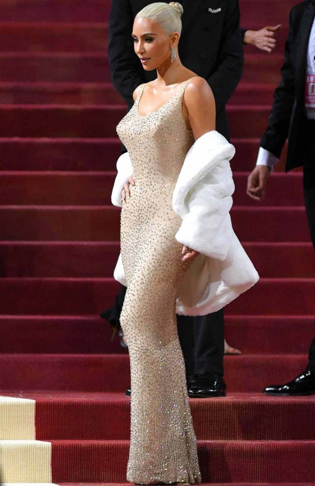 كيم كارداشيان تشعر بالندم بسبب إطلالتها بفستان مارلين مونرو