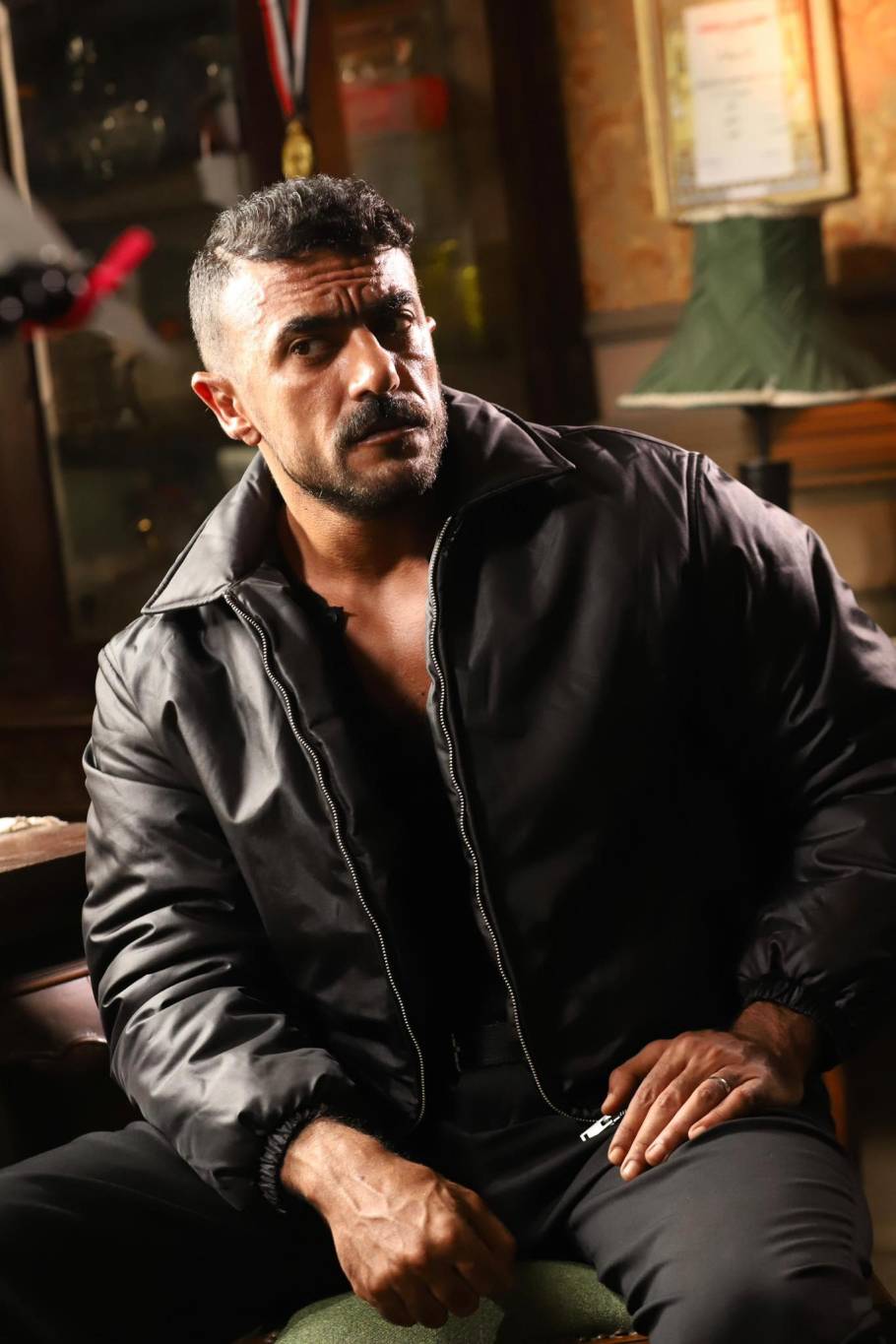 أحمد العوضي يعلق على اتهامه بالغرور بفيديو جديد