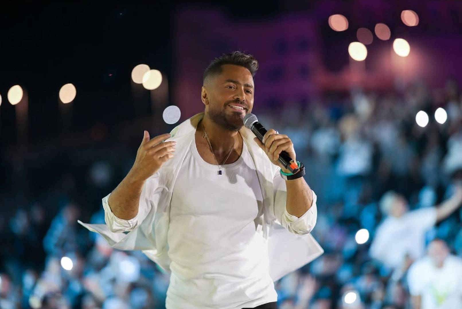 تامر حسني يستعيد نشاطه الفني في أحدث ظهور له (فيديو) | مجلة لها