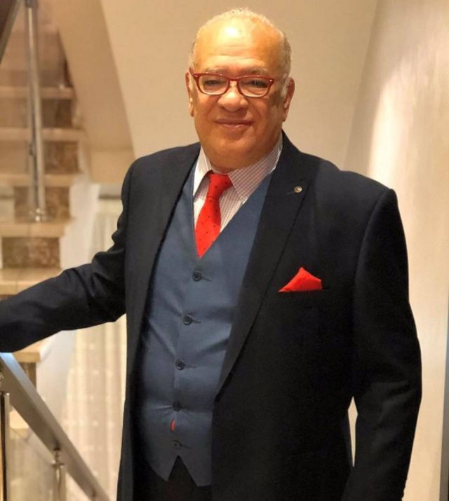 صلاح عبد الله برسالة طريفة لجمهوره عن كيفية مواجهة اليأس (فيديو)