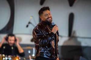 تامر حسني يوجّه رسالة مؤثرة لجمهوره بعد نجاح أولى حفلاته عقب الأزمة الصحية