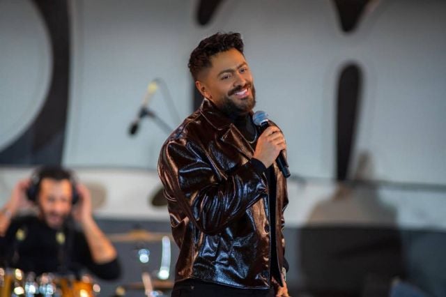 تامر حسني يوجّه رسالة مؤثرة لجمهوره بعد نجاح أولى حفلاته عقب الأزمة الصحية