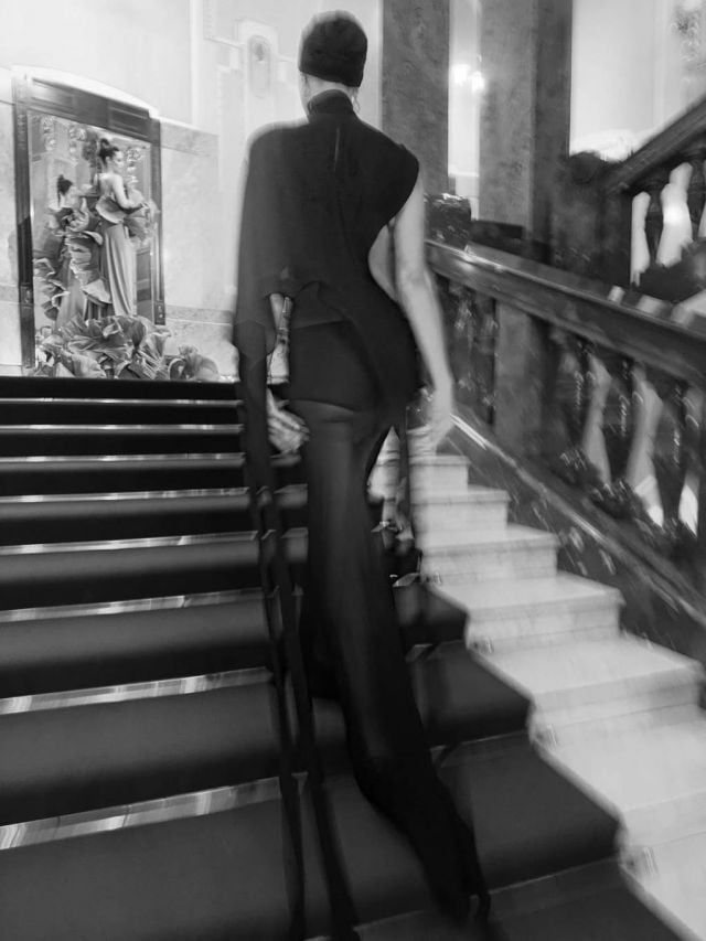 فستان إيرينا شايك من الخلف