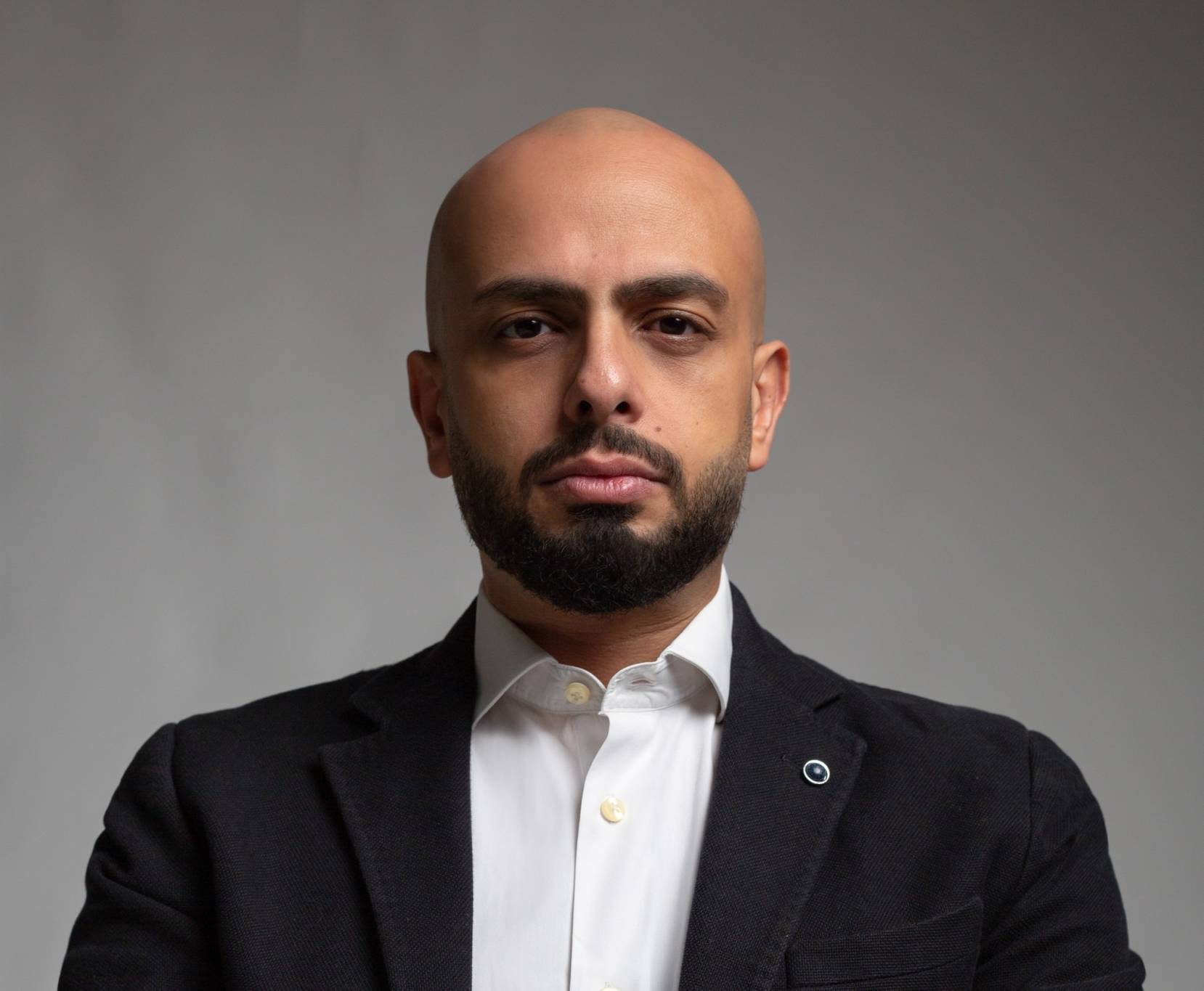 احمد R أحمد مراد يردّ على جدل تصريحاته عن فيلم ''الست'' رغم الاعتذار | مجلة لها
