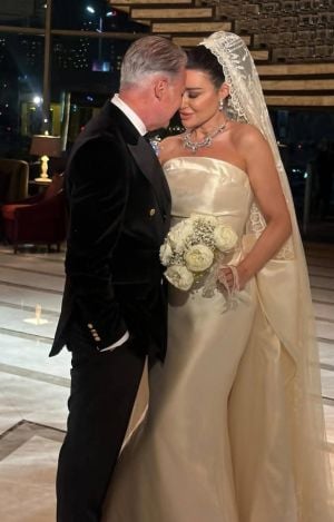 أروى جودة في حفل زفافها الأول... وقبلة العروس تتصدر المشهد (فيديو وصور)