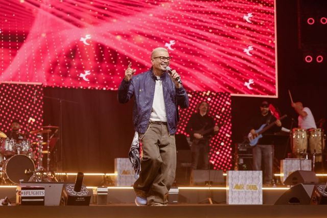 مع الفرقة الموسيقية