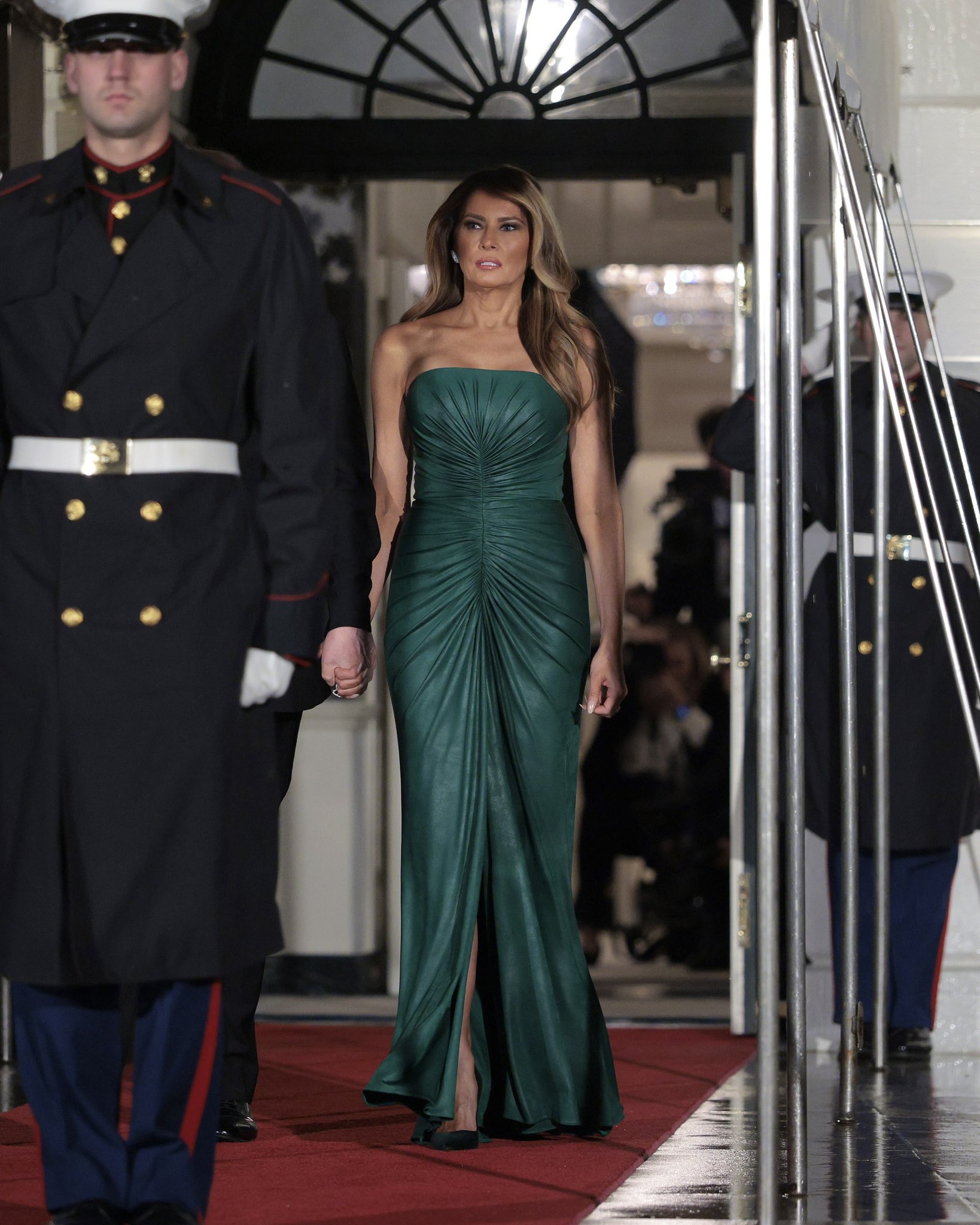 ميلانيا ترامب بتصميم إيلي صعب