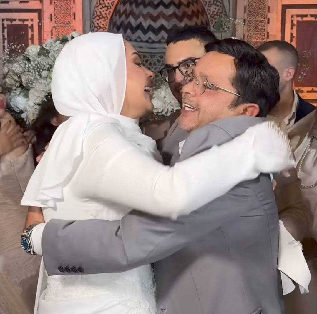 سعادة محمد هنيدي بعد عقد قران نجلته