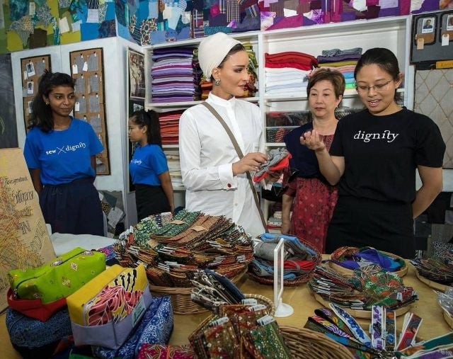 التوربان في إطلالات الشيخة موزا… كلاسيكية حديثة وبصمة لا تُنسى