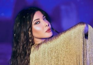 فستان ذهبي وحذاء غير متوقع: نانسي عجرم تعيد تعريف الأناقة