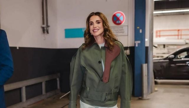 الملكة رانيا… بصمة ملكية في صيحات خريف 2025