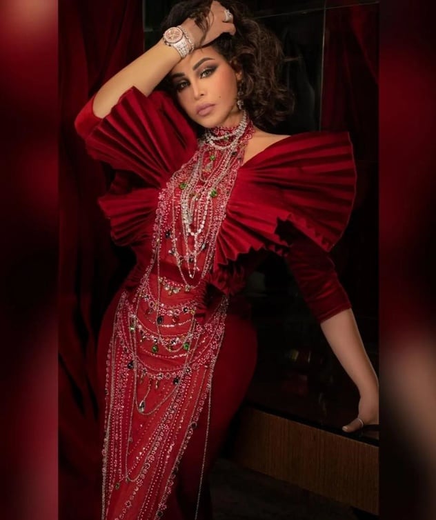 أحلام تتزين بساعة أوديمار بيغيه أحلام تتزين بساعة أوديمار بيغيه