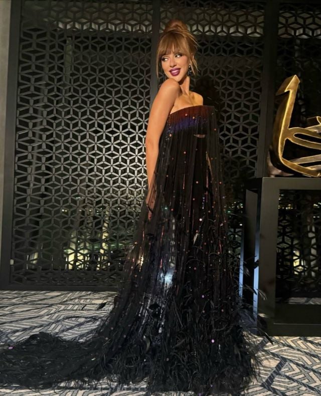 ميريام فارس تتأق بفستان مبتكَر بصيحات متنوعة