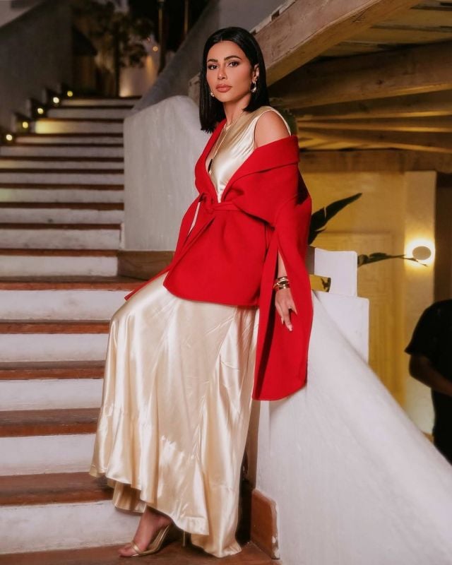 مهيرة عبد العزيز بإطلالة ناعمة تناسب الأعياد