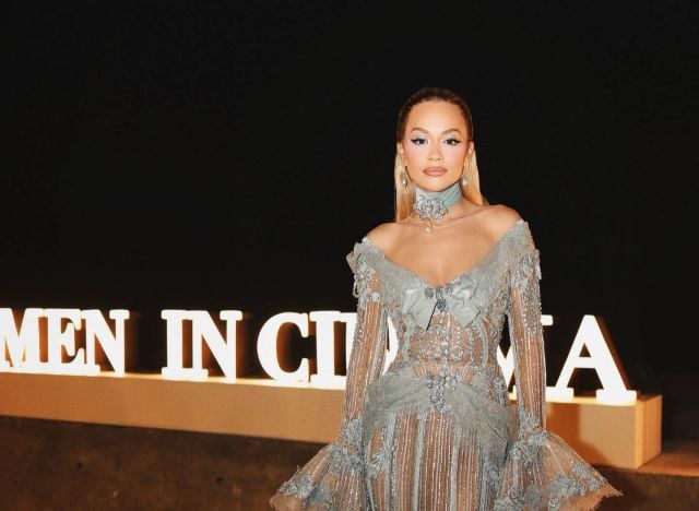 إطلالات براقة للنجمات في اليوم الثاني من مهرجان البحر الأحمر السينمائي