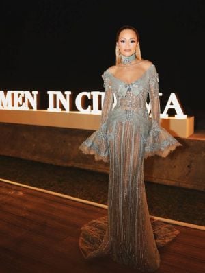 إطلالات براقة للنجمات في اليوم الثاني من مهرجان البحر الأحمر السينمائي