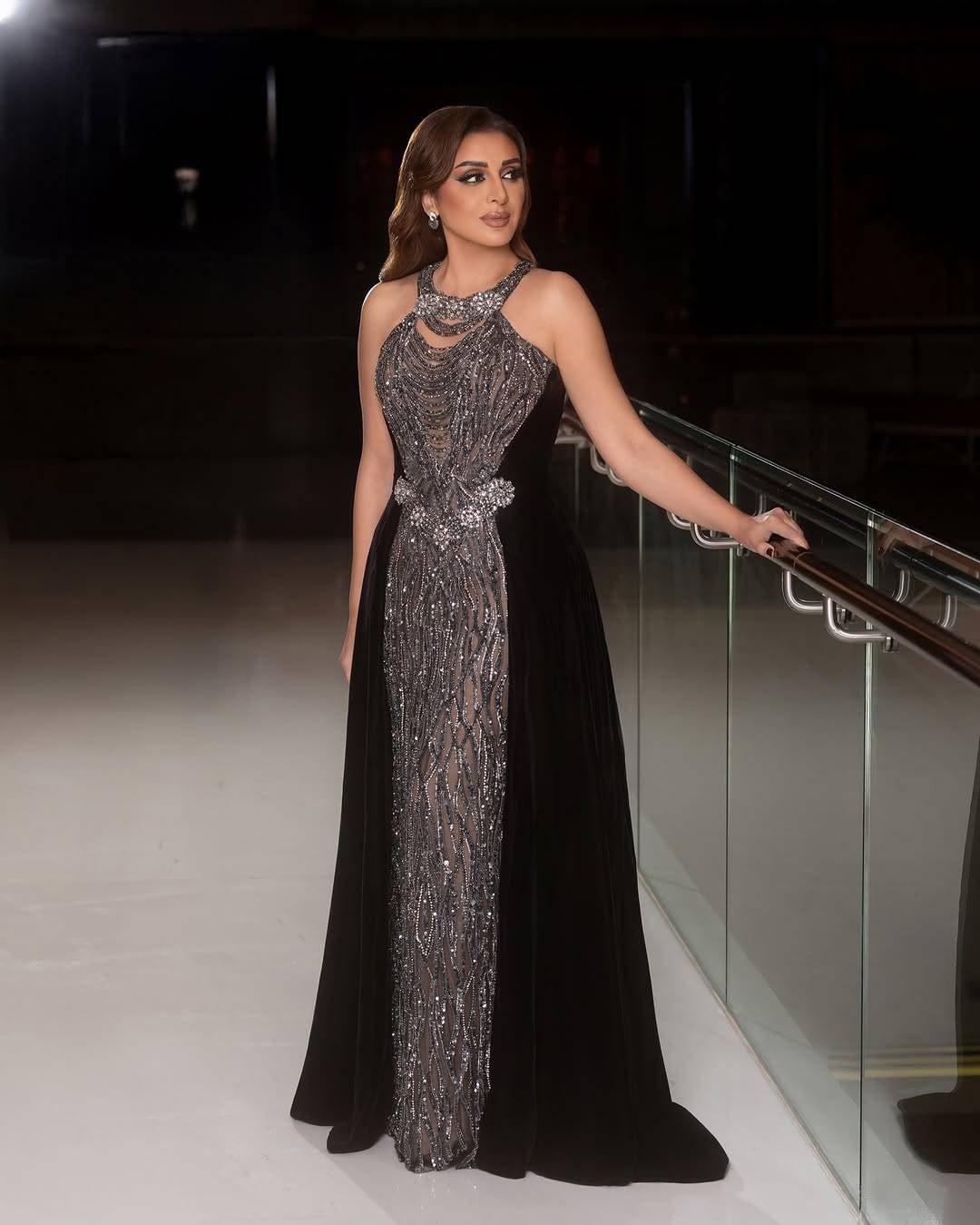 أنغام وجينيفر لوبيز بالفستان نفسه... وتجري هذه التعديلات | مجلة لها