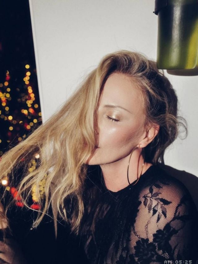 تشارليز ثيرون في لقطة مقربة