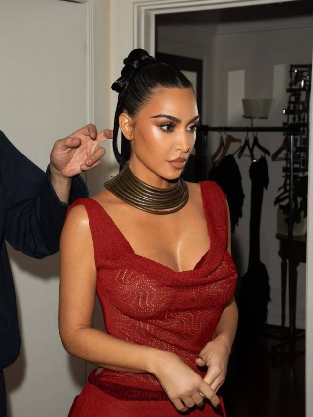 كيم كارداشيان بالفستان الأحمر