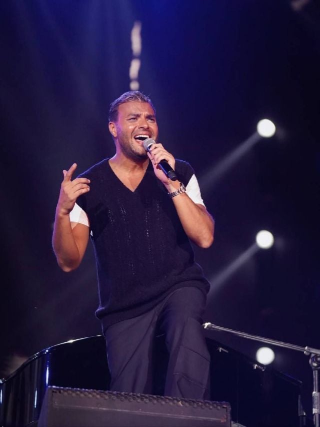 رامي صبري يظهر على مسرح الأرينا بأسلوب غير مسبوق (فيديو وصور)