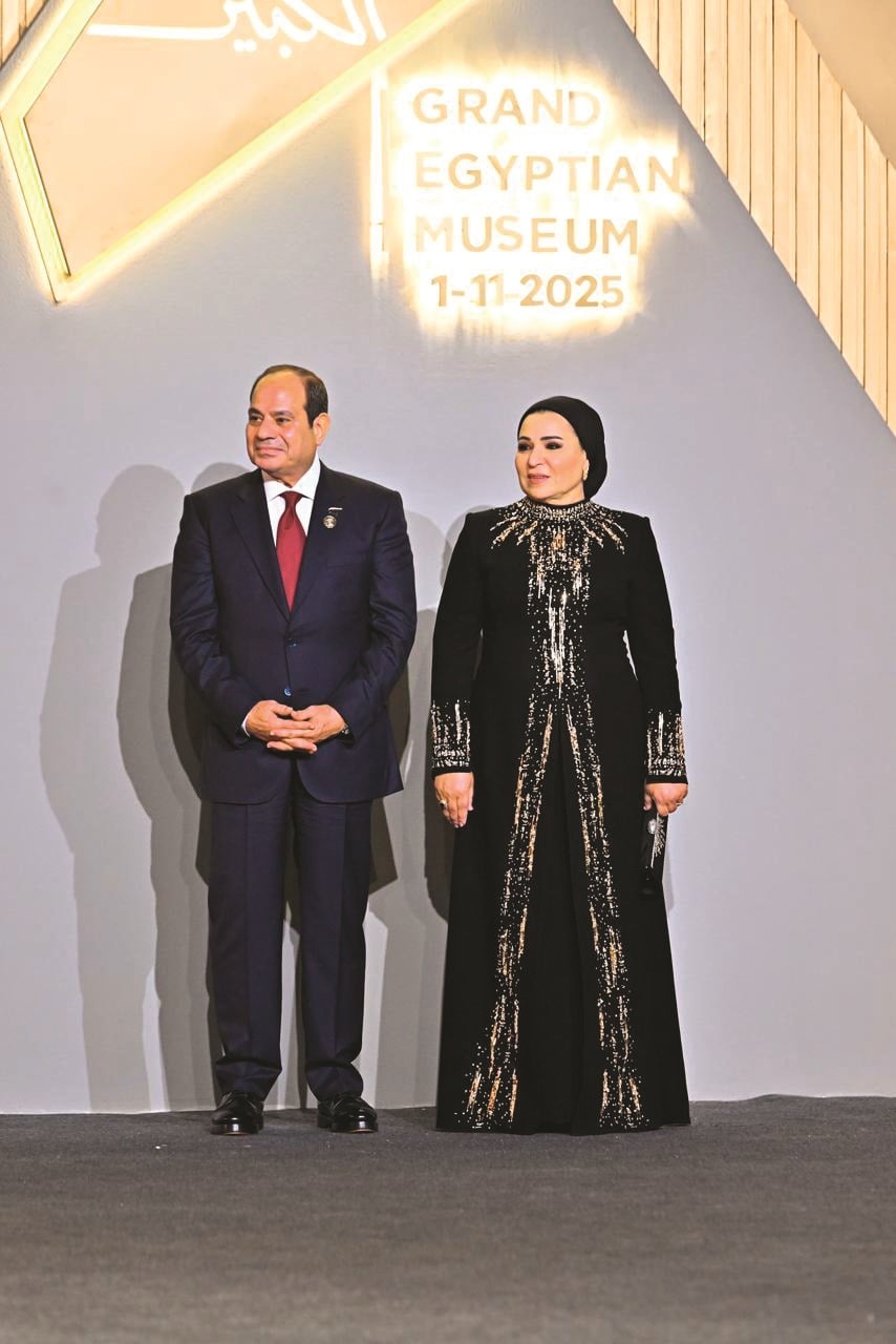 الرئيس السيسي مع زوجته الرئيس السيسي مع زوجته