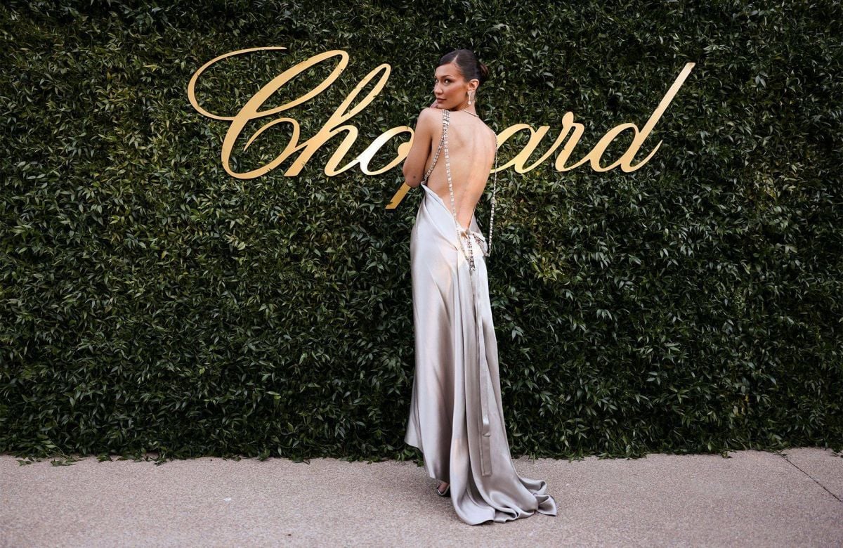 بيلا حديد وشوبارد: حكاية بريق تعيد تعريف الأناقة الراقية