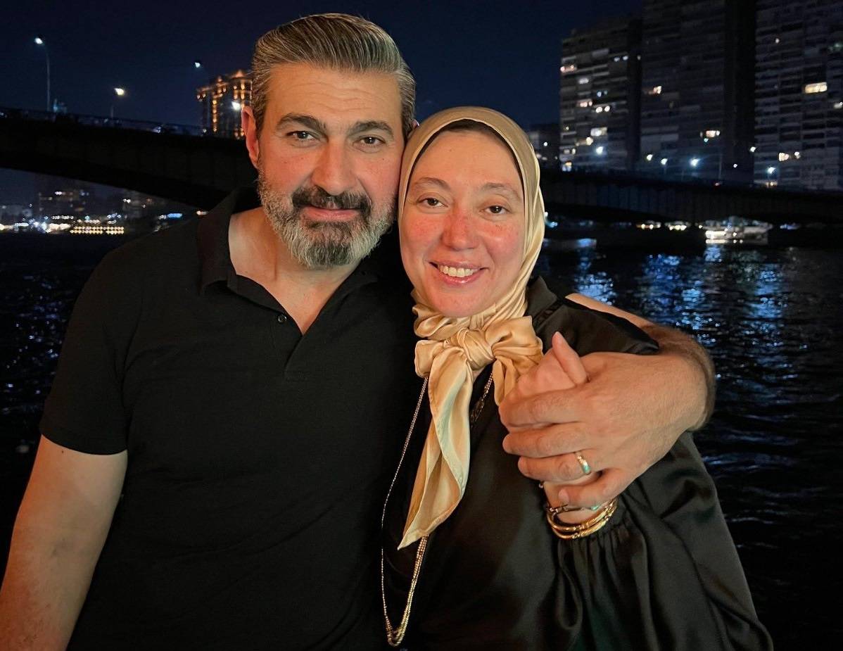 ياسر جلال يهنئ زوجته بعيد ميلادها بصور خاصة