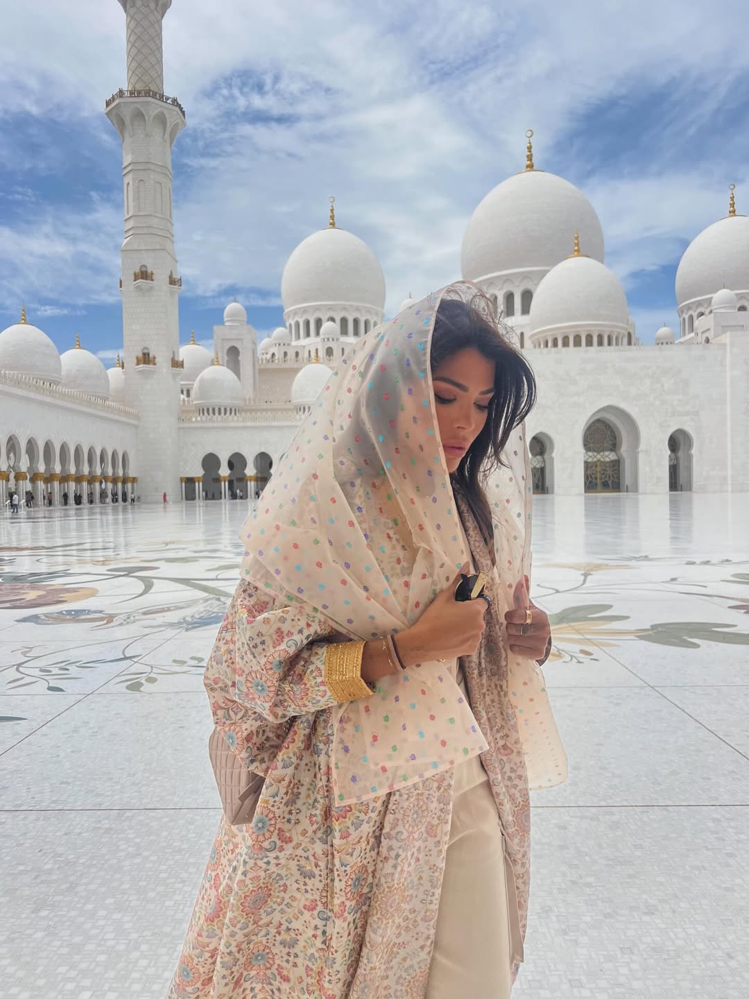 العنود بدر بلوك شرقي أنيق العنود بدر بلوك شرقي أنيق