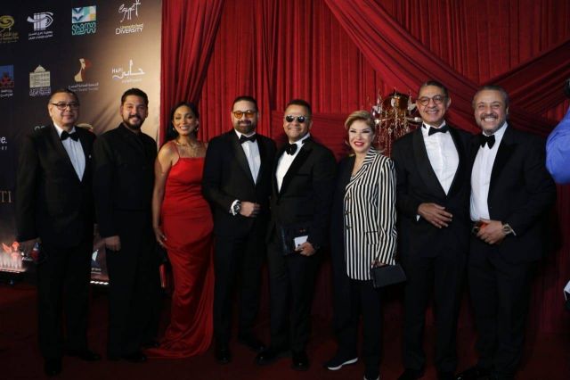 النجوم في حفل الافتتاح