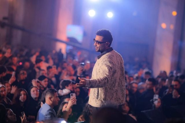 أحمد سعد يتفاعل مع الجمهور