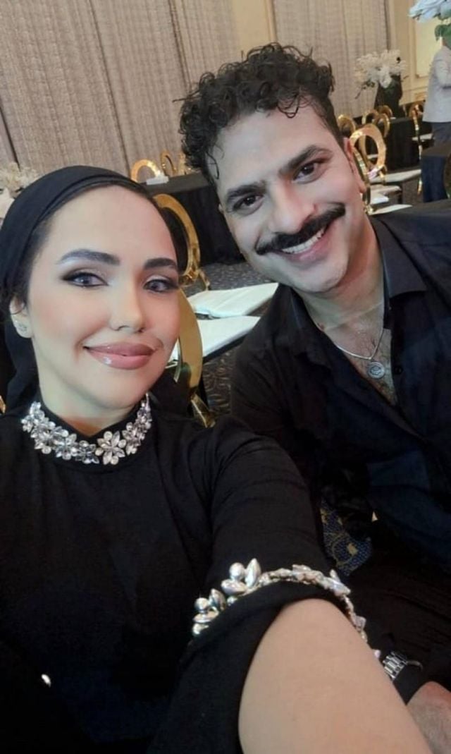 مصطفى أبو سريع وزوجته