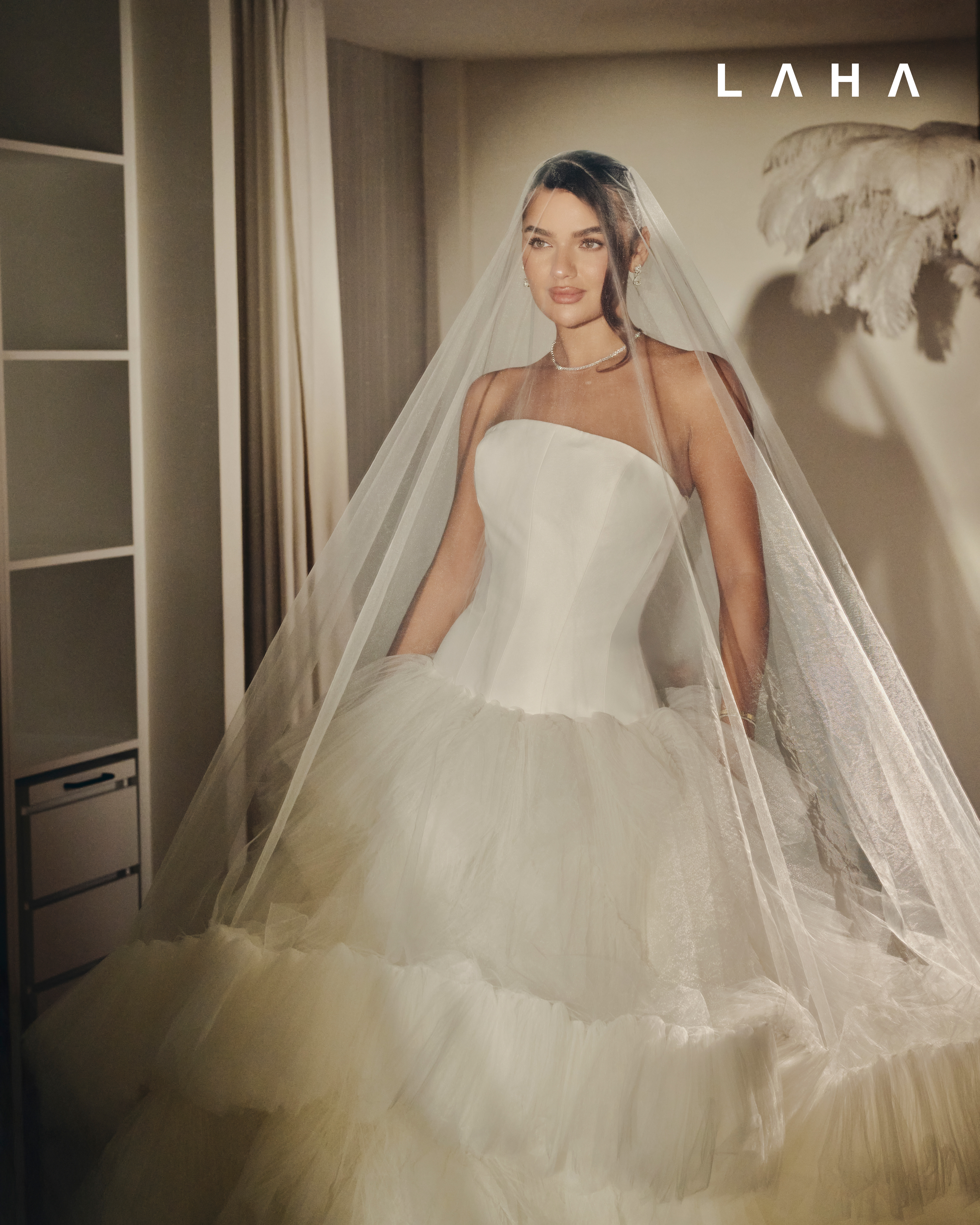 فستان زفاف أبيض من Senstudio حصرياً لدى The Bridal Atelier فستان زفاف أبيض من Senstudio حصرياً لدى The Bridal Atelier