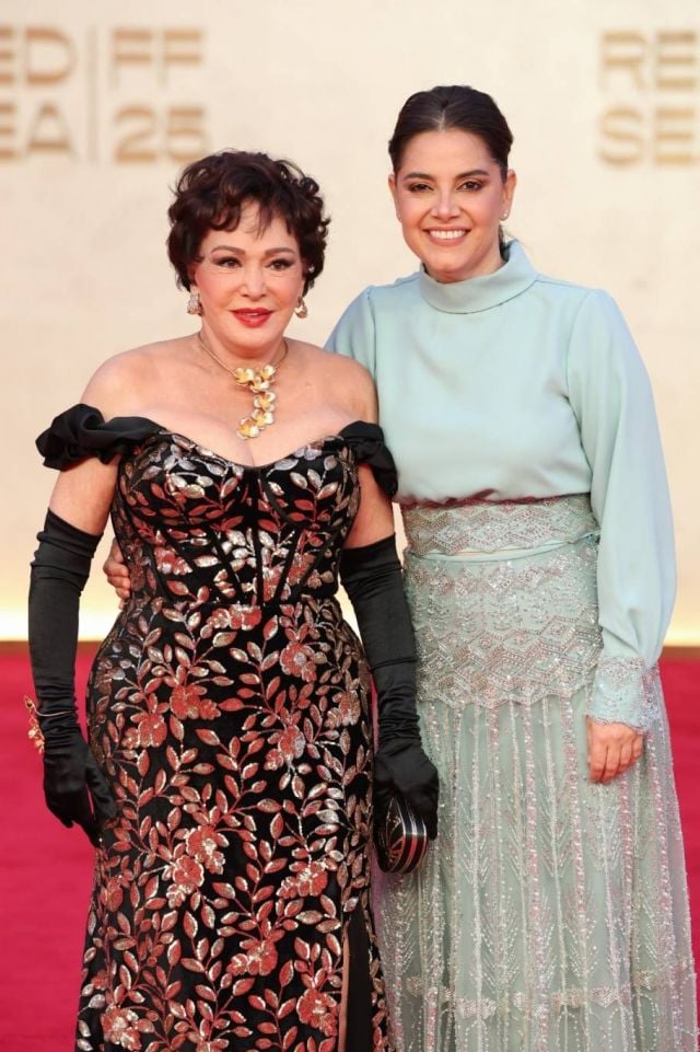 لبلبة مع المخرجة أميرة دياب في العرض الخاص للفيلم