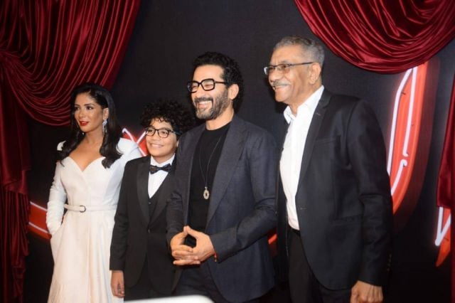 نجوم الفن يشيدون بمنى زكي في 