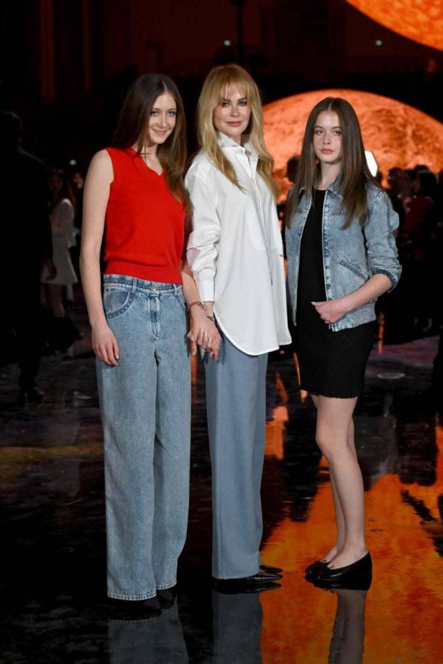 نيكول كيدمان وابنتاها بلا مكياج  في جولة الحسناوات