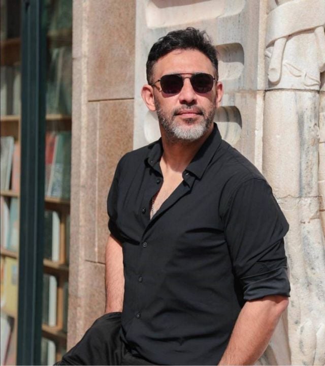 عمرو مصطفى يحصد جائزة أفضل ملحن ويهديها لـ 