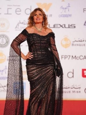 إلهام شاهين توجه الشكر ليسرا بعد تكريمها بوسام جوقة الشرف الفرنسي