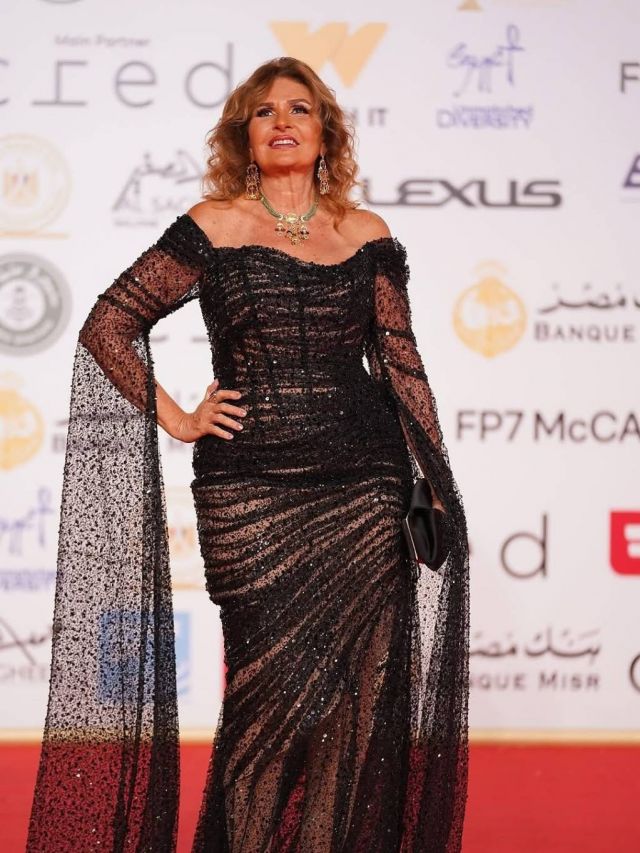 إلهام شاهين توجه الشكر ليسرا بعد تكريمها بوسام جوقة الشرف الفرنسي