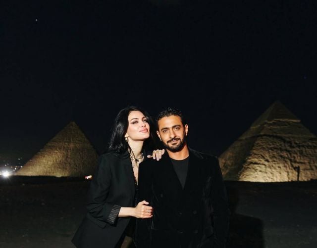 دارين حداد وزوجها في الأهرامات