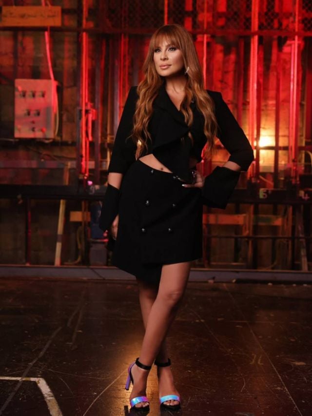 إبنة كارول سماحة تزين شجرة الميلاد بأجواء ممتعة