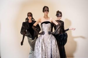 إطلالات فخمة وبريق ساحر لإطلالة مبهرة في الأعياد